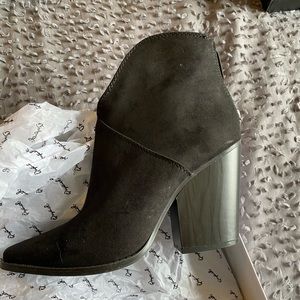 Qupid black booties, size 8.5 LIKE NEW